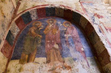 Mezar antik mimari unsurların St. Petersburg Nicholas Kilisesi yer.