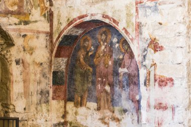 Mezar antik mimari unsurların St. Petersburg Nicholas Kilisesi yer.