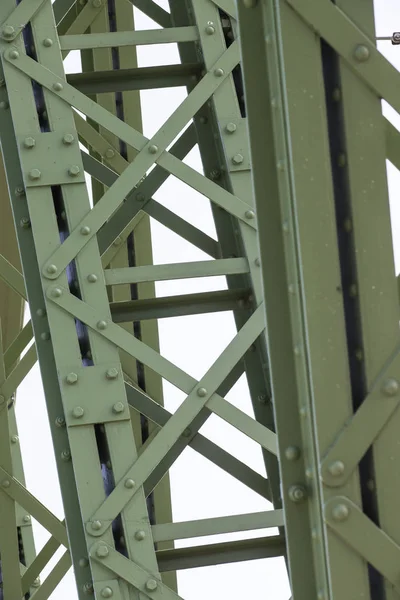 リベット接合と橋の建設のボルトの金属部品 — ストック写真