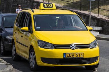 Budapeşte, Macaristan. 23 Haziran 2017: İş saatlerinde Sarı Taksi Budapeşte.