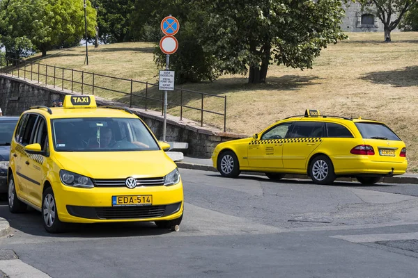 Budapest Hongrie Juin 2017 Taxi Jaune Budapest Pendant Les Heures — Photo