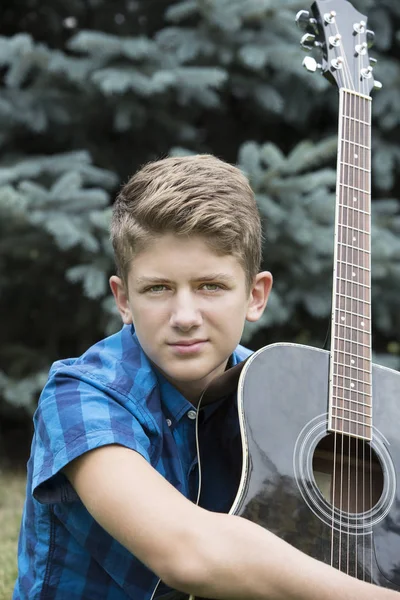 Portrait Young Guy Acoustic Guitar Nature Resting — Stock Photo, Image