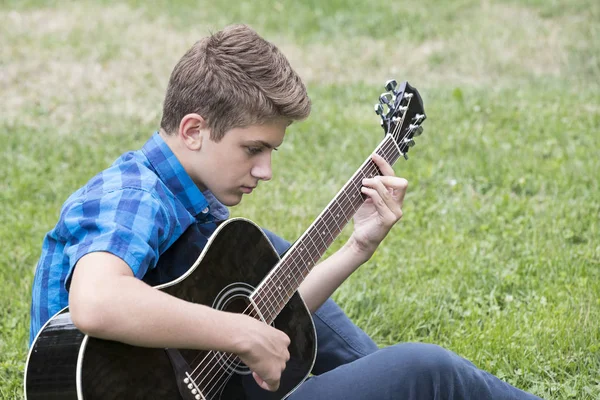Portrait Young Guy Acoustic Guitar Nature Resting — Stock Photo, Image