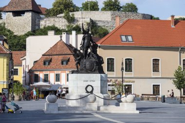 Budapeşte, Eger - 22 Ağustos 2017: Şehrin tarihi kısmının mimari öğeleri.