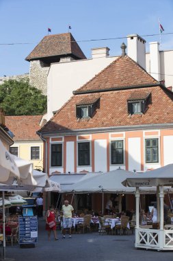 Budapeşte, Eger - 22 Ağustos 2017: Şehrin tarihi kısmının mimari öğeleri.