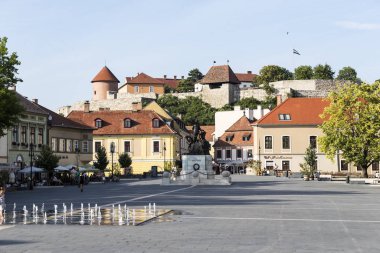 Budapeşte, Eger - 22 Ağustos 2017: Şehrin tarihi kısmının mimari öğeleri.