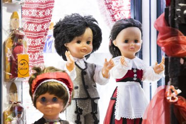 Budapeşte, Macaristan - 17 Temmuz 2017: Budapeşte 'nin büyük merkezi pazarı, turistlerin bir biber dolusu biber almak için uğradıkları bir yer.. 