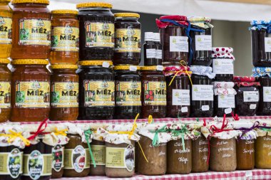 Budapeşte, Macaristan - 19 Ağustos 2017: Geleneksel halk Saint Istvn ve halk ustaları ile Macaristan ekmek ilk adil. Budapeşte. Macaristan 