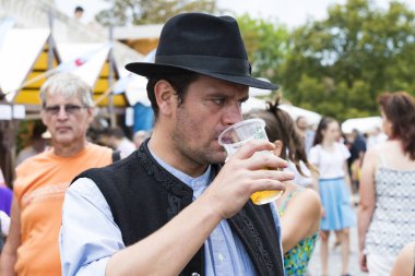 Budapeşte, Macaristan - 19 Ağustos 2017: Geleneksel halk Saint Istvn ve halk ustaları ile Macaristan ekmek ilk adil. Budapeşte. Macaristan 