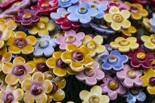 Traditionele Hongaarse Keramische Bloemen Aan Binnenkant Van Tuinen Bloempotten Decoreren — Stockfoto