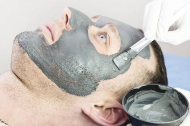 adam maske kozmetik prosedür spa salonda 