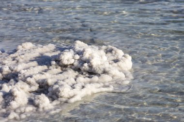 Ölü deniz tuzu taşlar beyaz kristaller mevduat  