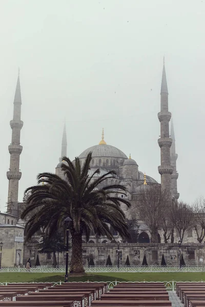 Istanbul Turkey April 2017 Architecture Fog Spring Morning Sultanahmet District — Stockfoto