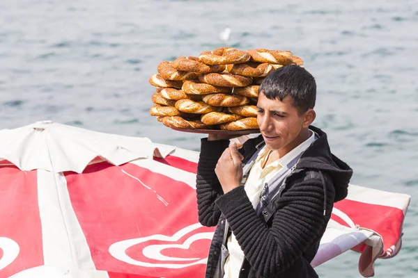 Istanbul Turquía Abril 2017 Las Ventas Ambulantes Bagels Tradicionales Turcos — Foto de Stock