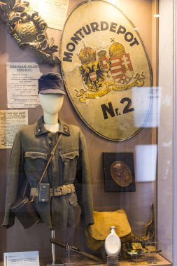 Budapeşte, Macaristan - 22 Ağustos 2017: tarihsel sergiler ve savaş konulu kompozisyonlar Macar ordusunun askeri Tarih Müzesi. 