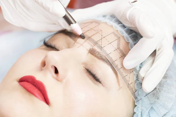 Microblading Eyebrow Tattoo Procedure Beauty Salon Women — Stock Photo, Image