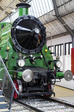 Münih, Almanya - 26 Kasım 2018: topluluğu tarihsel olarak bilinen ve Münih ulaşım Müzesi (Deutsches Museum Verkehrszentrum Araçlar). 