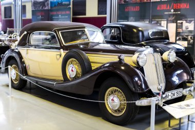 Münih, Almanya - 26 Kasım 2018: topluluğu tarihsel olarak bilinen ve Münih ulaşım Müzesi (Deutsches Museum Verkehrszentrum Araçlar)