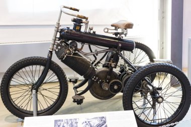 Münih, Almanya - 26 Kasım 2018: topluluğu tarihsel olarak bilinen ve Münih ulaşım Müzesi (Deutsches Museum Verkehrszentrum Araçlar). 