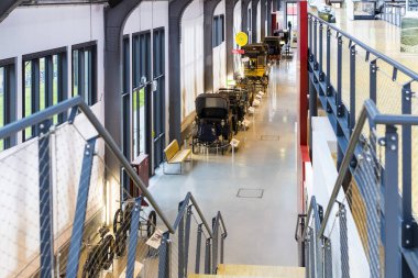 Münih, Almanya - 26 Kasım 2018: topluluğu tarihsel olarak bilinen ve Münih ulaşım Müzesi (Deutsches Museum Verkehrszentrum Araçlar). 