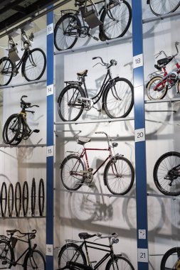 Münih, Almanya - 26 Kasım 2018: topluluğu tarihsel olarak bilinen ve Münih ulaşım Müzesi (Deutsches Museum Verkehrszentrum Araçlar). 