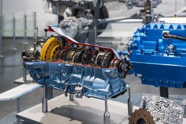 Münih, Almanya - 26 Kasım 2018: topluluğu tarihsel olarak bilinen ve Münih ulaşım Müzesi (Deutsches Museum Verkehrszentrum Araçlar). 