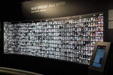 Münih, Almanya - 25 Kasım 2018: Başarıları Müzesi futbol kulübü Munich Bavyera Allianz Arena topraklarında bulunan.