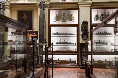 Madrid, İspanya - 28 Mart 2018:İspanya Donanması'nın Madrid tarihindeki Denizcilik Müzesi tarihi eser modellerini .