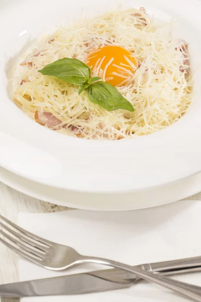 Spaghetti Egg Cheese Closeup Shot Restaurant — Stock Photo, Image