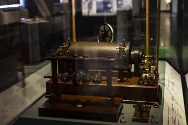 MILAN, ITALY - 6 Haziran 2018: Leonardo Da Vinci Bölümü 'nden sonra adlandırılan Teknolojik Teknik Müze, Leonardo Da Vinci' nin teknik icatlarının ve cihazlarının modellerinin sergilenmesi. 