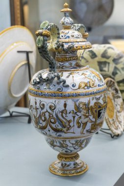 6 HAZİRAN 2018, MİLAN, İTALYA: Milano soylularının lüks eşyalarının sergisi Sforza Kale Müzesi 'nde sergilenmektedir.. 