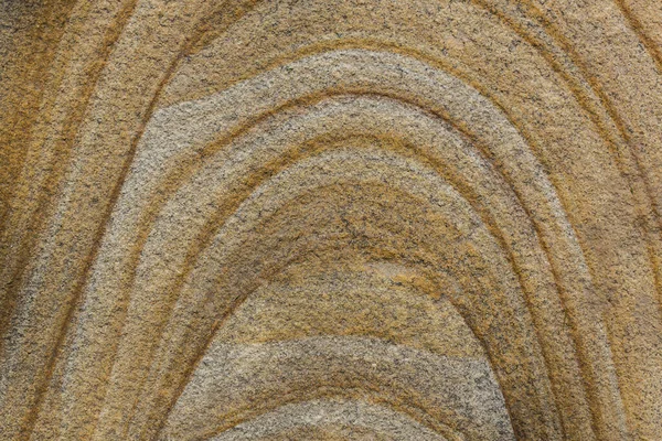 Taşın dokusu sıradan bir kumtaşına yakın çekim yapar..