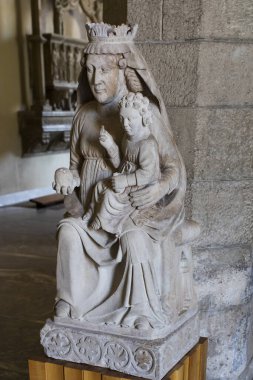 MILAN, İtalya - 6 Haziran 2018: Milano soylularının cephaneliği Sforza Kalesi Müzesi 'nde sergilenmektedir.. 