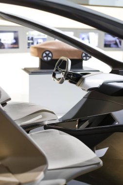 Münih, Almanya - 24 Kasım 2018: Sergi ve başarıları otomobil ve motosiklet Bmw Müzesi'nde efsanevi modellerinin ve sergiler. 