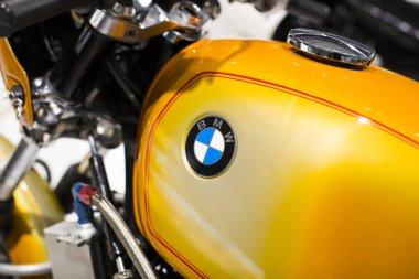 Münih, Almanya - 24 Kasım 2018: Sergi ve başarıları otomobil ve motosiklet Bmw Müzesi'nde efsanevi modellerinin ve sergiler. 