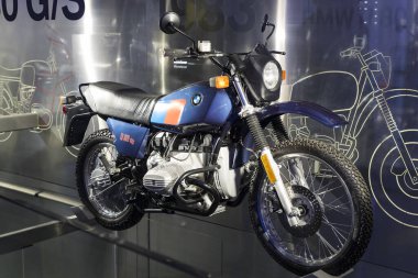 Münih, Almanya - 24 Kasım 2018: Sergi ve başarıları otomobil ve motosiklet Bmw Müzesi'nde efsanevi modellerinin ve sergiler. 