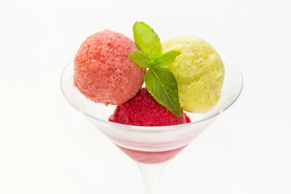 Sorbet Ballen Van Ijs Een Glas Een Witte Achtergrond — Stockfoto