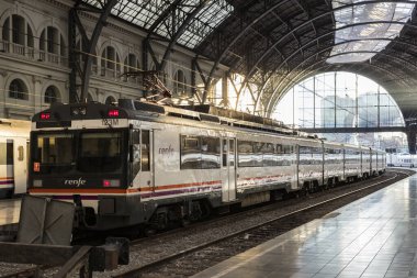 BARCELONA, SPAIN - 13 HAZİRAN 2018: Sabah Fransız istasyonu Barcelona mimarisi. 