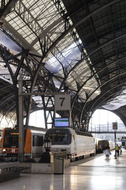 BARCELONA, SPAIN - 13 HAZİRAN 2018: Sabah Fransız istasyonu Barcelona mimarisi. 