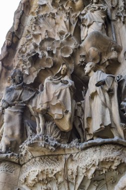 BARCELONA, İspanya - 13 HAZİRAN 2018: Sagrada Familia tapınağının yeni bölümünün mimarisinin elementleri. 