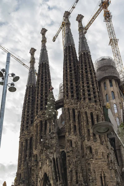 バルセロナ スペイン 1月2018 寺サグラダファミリアの新しい部分の建築の要素 — ストック写真