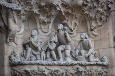 BARCELONA, İspanya - 13 HAZİRAN 2018: Sagrada Familia tapınağının yeni bölümünün mimarisinin elementleri. 