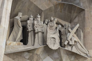 BARCELONA, İspanya - 13 HAZİRAN 2018: Sagrada Familia tapınağının yeni bölümünün mimarisinin elementleri. 