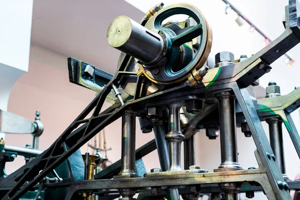 ミュンヘン ドイツ 2018年11月26日 ドイツ科学技術博物館成果は 蒸気機関 発電機の生産のための古いメカニズムの暴露を表します — ストック写真
