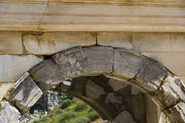 Ruinerna Gamla Antika Staden Efesos Den Bibliotek Byggnad Celsus Amfiteatern — Stockfoto