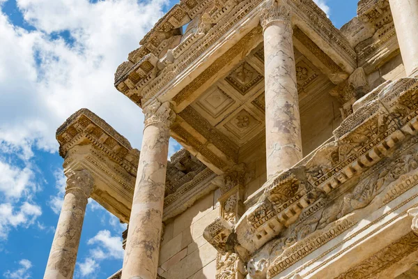 Die Ruinen Der Antiken Stadt Von Ephesus Das Bibliotheksgebäude Von — Stockfoto