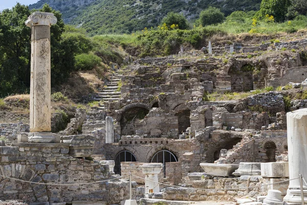 Ερείπια Της Αρχαίας Αντίκες Πόλη Της Εφέσου Κτίριο Βιβλιοθήκη Του — Φωτογραφία Αρχείου