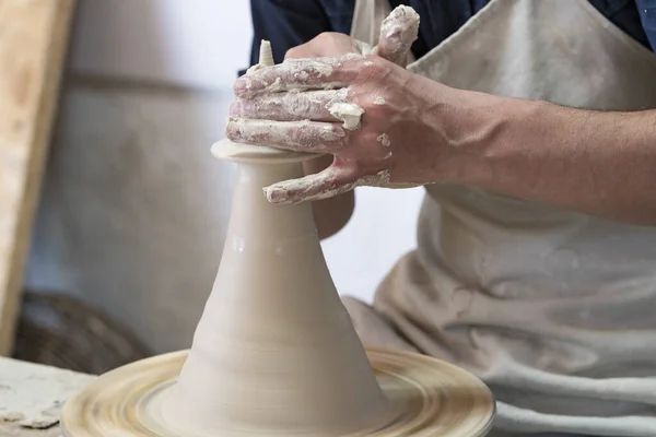 Esculturas Alfarero Arcilla Taller Ollas Utilizando Tecnología Antigua — Foto de Stock