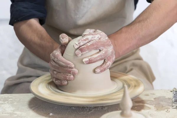 Potter Sculpts Clay Workshop Pots Using Ancient Technology — Stock Photo, Image