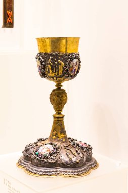 4 HAZİRAN 2018, MİLAN, İTALYA: Poldi Pezzoli Müzesi, Milano asilzadelerinin koleksiyonlarından lüks sergisi.